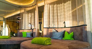 Gemütliche Liegen im Wohlfühlhotel